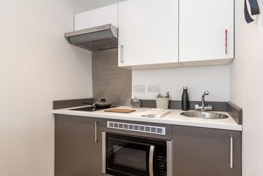 Premium Studio at Saltwater Place, Notte Street, The Hoe, Plymouth, PL12RQ - Image 11