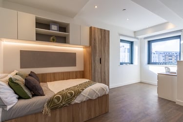 Premium Studio at Saltwater Place, Notte Street, The Hoe, Plymouth, PL12RQ - Image 2