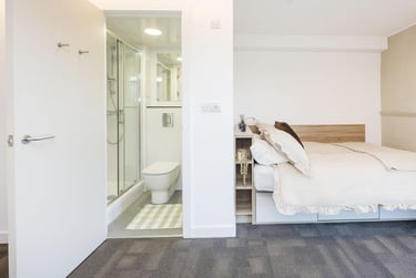 Deluxe Plus Single Ensuite at Gillows, 23-25 North Road, City Centre, Lancaster, LA11NS - Image 4