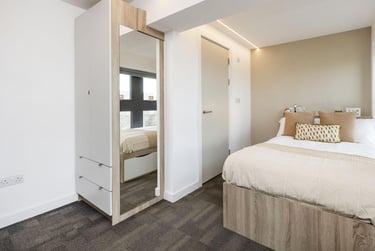 Superior Ensuite at Gillows, 23-25 North Road, City Centre, Lancaster, LA11NS - Image 1
