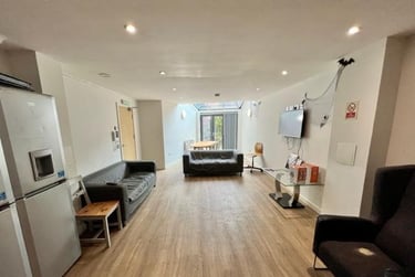 7 bed house, Well Meadow Drive, Netherthorpe, Sheffield, S37HP - Image 2