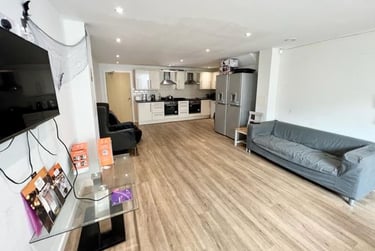 7 bed house, Well Meadow Drive, Netherthorpe, Sheffield, S37HP - Image 1