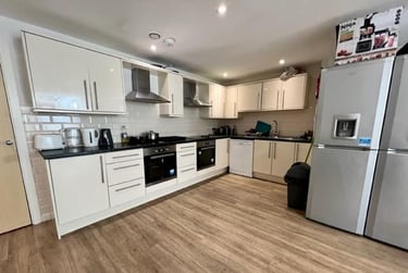 7 bed house, Well Meadow Drive, Netherthorpe, Sheffield, S37HP - Image 3