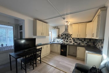 4 bed house, Beeston Road, Dunkirk, Nottingham, NG72JQ - Image 2