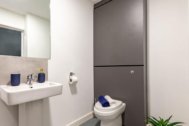 Studio at Allen Court, 1 Cromwell Range, Fallowfield, Manchester, M146FQ - Image 2