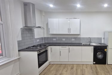 3 bed house, Annesley Grove, Arboretum, Nottingham, NG14GU - Image 2