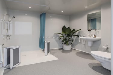 Accessible Ensuite at Arcadian, 260 Huntingdon Street, City Centre, Nottingham, NG13NB - Image 3