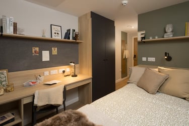 Ensuite 4 Bed Apartment at Fusion Liverpool, 5 Upper Duke Street, City Centre, Liverpool, L19DU - Image 2