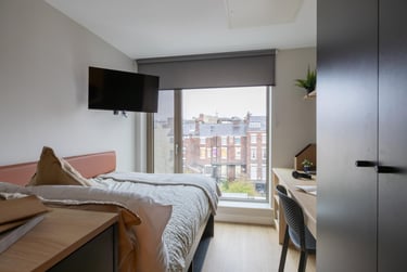 Ensuite 3 Bed Apartment at Fusion Liverpool, 5 Upper Duke Street, City Centre, Liverpool, L19DU - Image 1