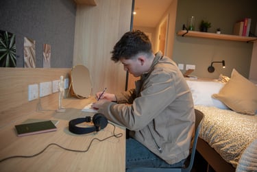 Ensuite 3 Bed Apartment at Fusion Liverpool, 5 Upper Duke Street, City Centre, Liverpool, L19DU - Image 3