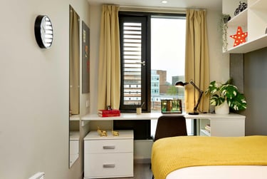Silver Ensuite - Image 13