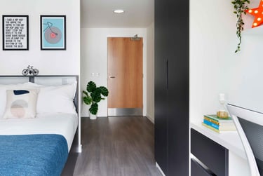 Accessible Gold Ensuite - Image 2