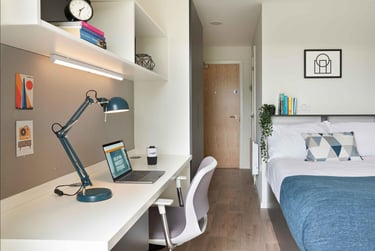 Silver Ensuite (Castle View) - Image 2