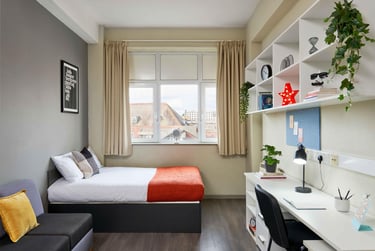 Gold Studio at Central Point, 50 Royal Parade, City Centre, Plymouth, PL11DZ - Image 2