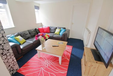 6 bed house, Leopold Street, City Centre, Loughborough, LE115DL - Image 2