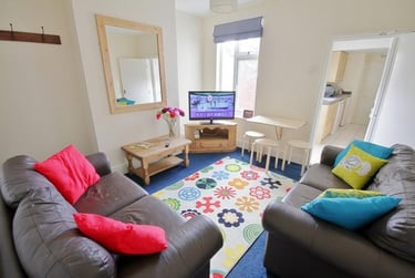 5 bed house, Station Street, City Centre, Loughborough, LE115EF - Image 1