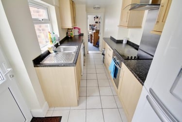 5 bed house, Station Street, City Centre, Loughborough, LE115EF - Image 3
