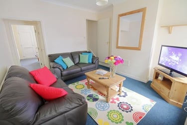 4 bed house, Paget Street, City Centre, Loughborough, LE115DU - Image 2