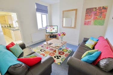 5 bed house, Leopold Street, City Centre, Loughborough, LE115DW - Image 1