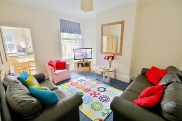 5 bed house, Burleigh Road, City Centre, Loughborough, LE113BA - Image 1