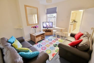 5 bed house, Heathcoat Street, City Centre, Loughborough, LE113BW - Image 1