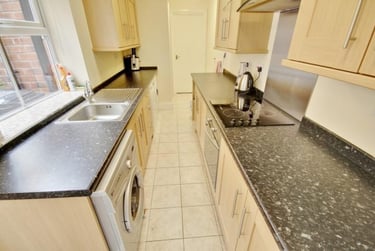5 bed house, Heathcoat Street, City Centre, Loughborough, LE113BW - Image 2