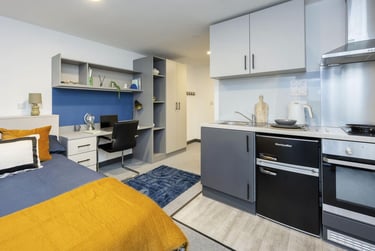 Bronze Studio - High Floor - Image 1
