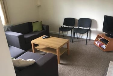 4 bed house, Sharpley Road, City Centre, Loughborough, LE114PL - Image 2