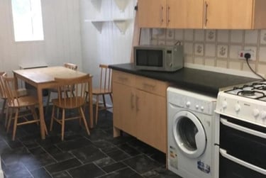 4 bed house, New Ashby Road, City Centre, Loughborough, LE114EX - Image 3