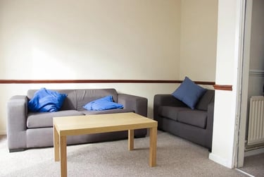 4 bed house, Hermitage Road, City Centre, Loughborough, LE114PF - Image 2