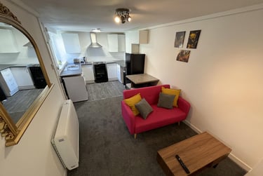 2 bed house, Wards End, City Centre, Loughborough, LE113HA - Image 3