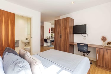 Deluxe Studio at King Square Studios, 4 Dighton Street, City Centre, Bristol, BS28AU - Image 6