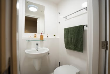 Classic Ensuite, Lower Tower - Image 7