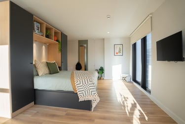 Premium (Accessible) Ensuite, Lower Tower - Image 29