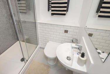 Standard Studio at Headrow Court, Park Cross Street, Hyde Park, Leeds, LS12QJ - Image 5
