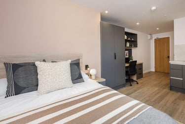 Standard Studio at Headrow Court, Park Cross Street, Hyde Park, Leeds, LS12QJ - Image 1