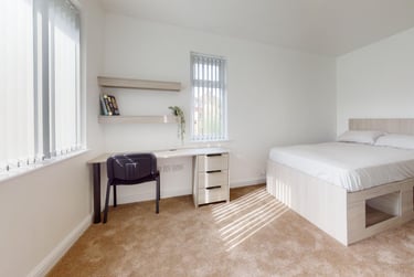 5 bed house, Holt Drive, Shelthorpe, Loughborough, LE113HZ - Image 3