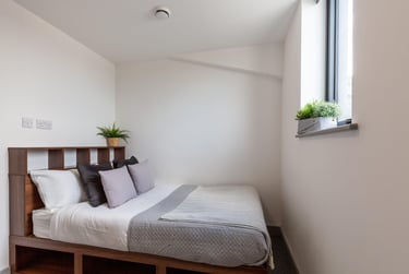 Deluxe Ensuite - Image 1