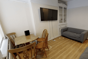 4 bed house, Derby Road, City Centre, Loughborough, LE115AE - Image 2