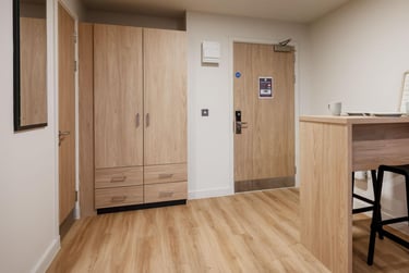 Large Gold Studio - Image 2