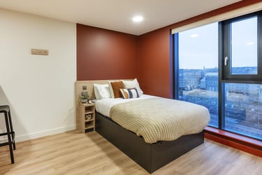 Large Gold Studio - Image 1