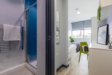 Silver Ensuite at Archer House, Castle Gate, Lace Market, Nottingham, NG17AW - Image 10