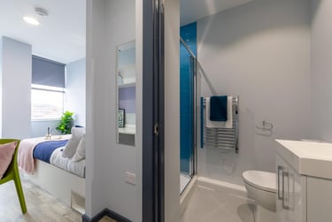 Silver Ensuite - Image 18