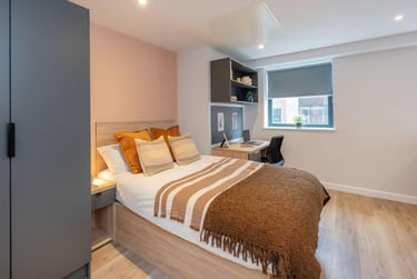 Deluxe Plus Studio at Headrow Court, Park Cross Street, Hyde Park, Leeds, LS12QJ - Image 1
