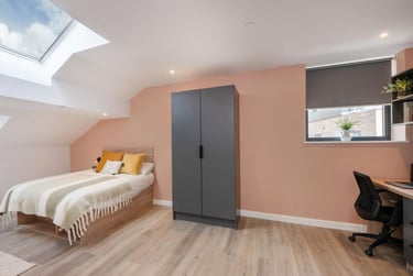 Sky Light Studio at Headrow Court, Park Cross Street, Hyde Park, Leeds, LS12QJ - Image 1