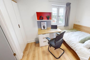 Bronze Ensuite at MSV South, 357a Great Western Street, Fallowfield, Manchester, M144AH - Image 3