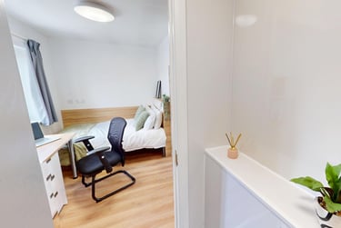 Bronze Ensuite at MSV South, 357a Great Western Street, Fallowfield, Manchester, M144AH - Image 4