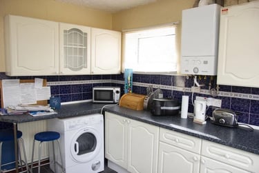 4 bed house, Hermitage Road, City Centre, Loughborough, LE114PB - Image 2