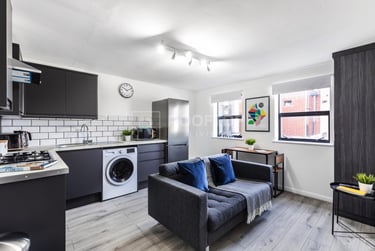2 bed house, Queens Road, Hyde Park, Leeds, LS61HY - Image 1