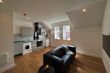 2 bed house, Royal Park Road, Hyde Park, Leeds, LS61FR - Image 2